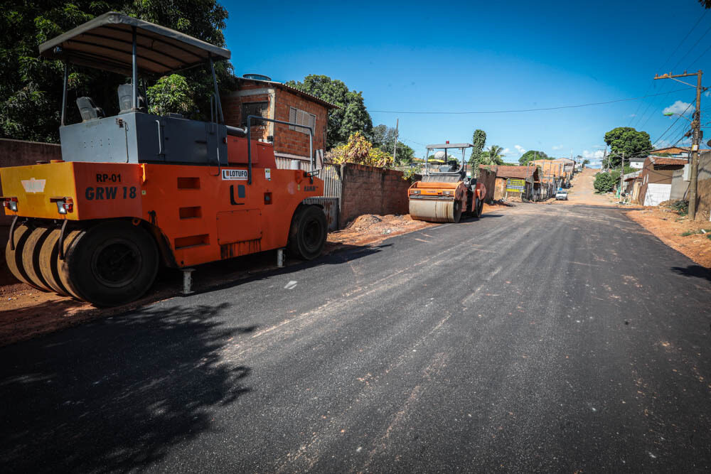 Asfalto em Cuiabá: governo licita obras em dois bairros em MT