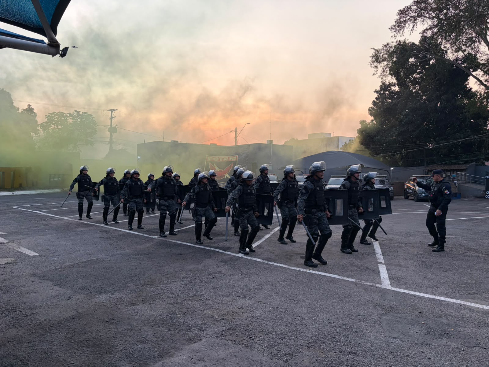 Batalhão de Choque forma 19 novos especialistas em Cuiabá, MT