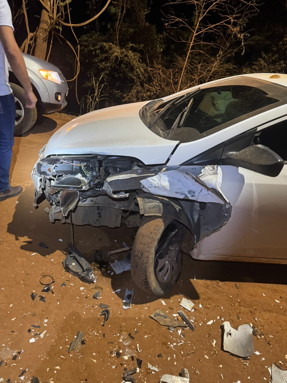 Batida frontal entre carros fere criança de 3 anos em Primavera do Leste