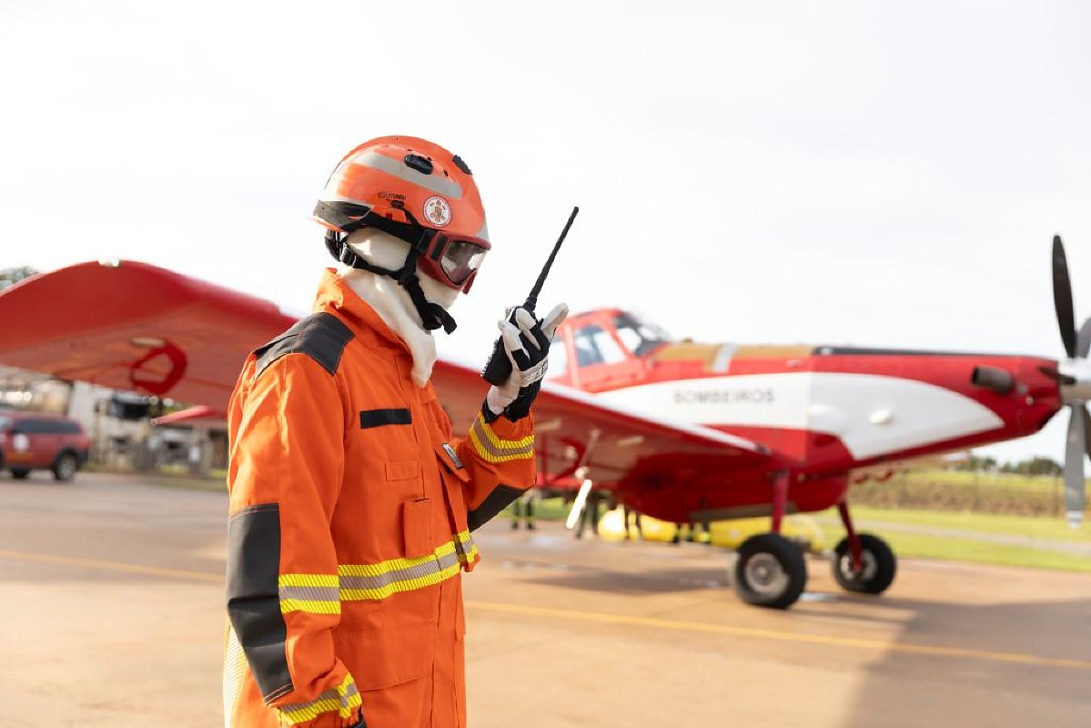 Bombeiros combatem incêndios florestais em três municípios de MT