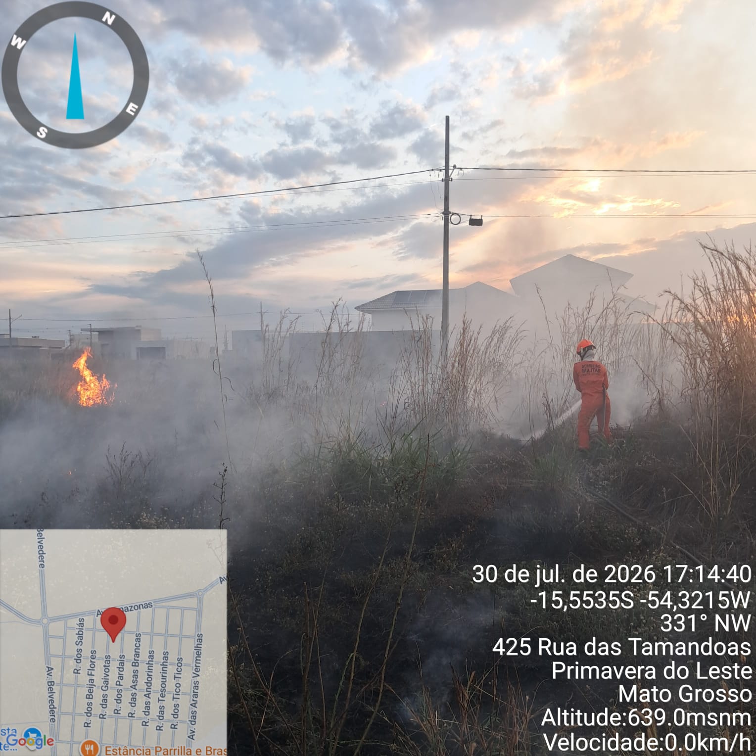 Bombeiros contêm fogo em terreno de Primavera do Leste
