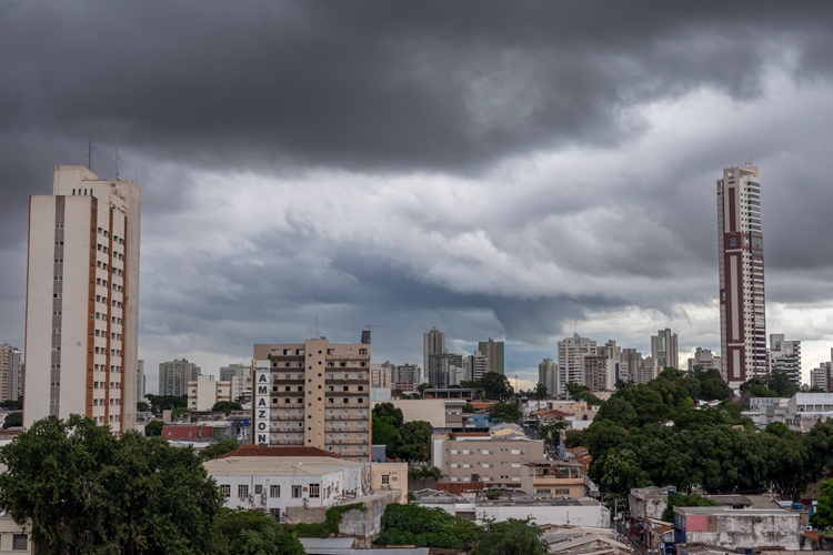 Calor de 38°C e chuvas marcam a semana em Cuiabá, MT