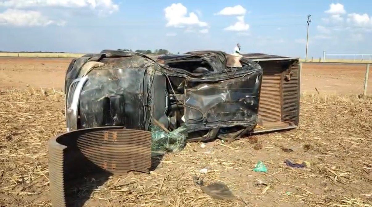 Capotamento na MT-130 deixa três feridos em Primavera do Leste
