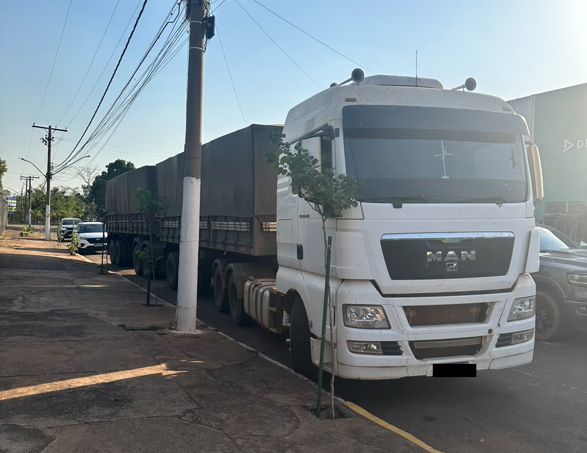 Carga de 50 toneladas de soja furtada é recuperada em Rondonópolis