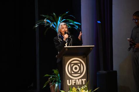 Cármen Lúcia abre evento em Cuiabá e defende democracia e ciência