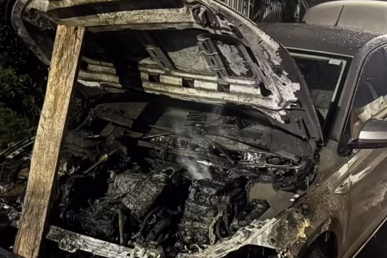 Carro é incendiado durante a madrugada em Vera
