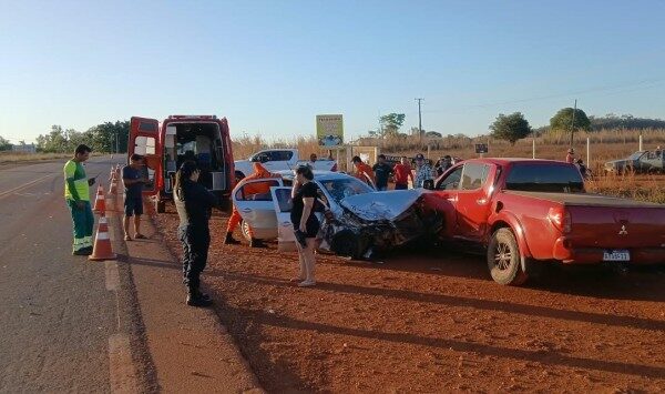 Colisão entre Gol e caminhonete na MT-320 fere duas pessoas em MT