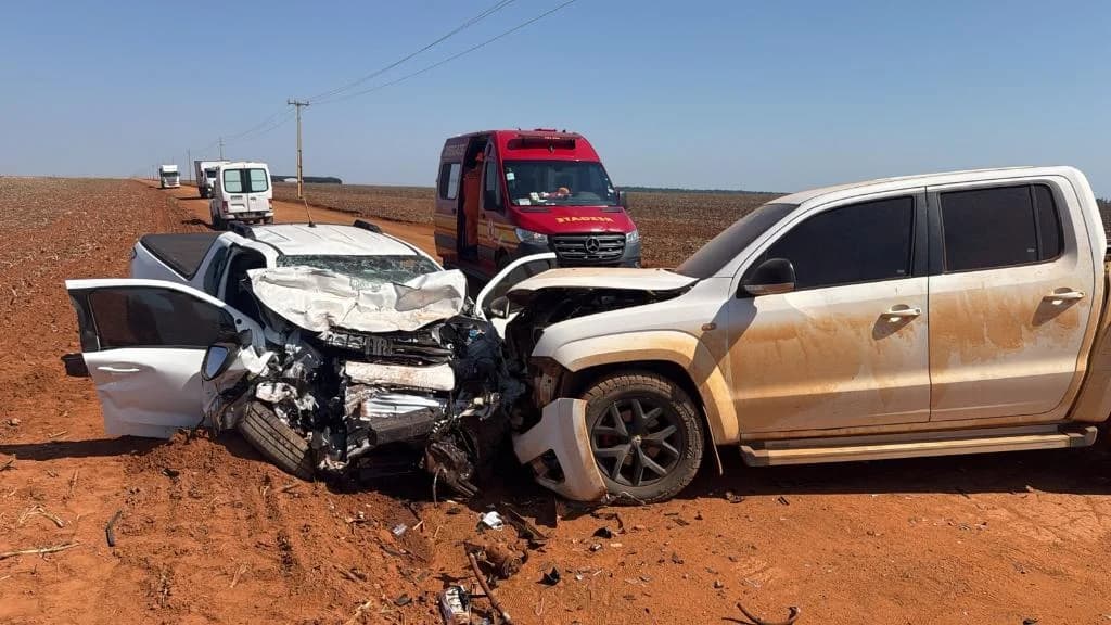 Colisão entre picapes deixa ferido em Nova Mutum