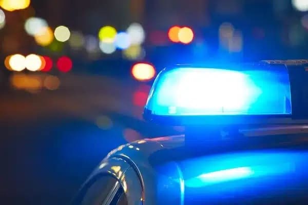 Corpo encontrado em geladeira gera busca por suspeito em SP