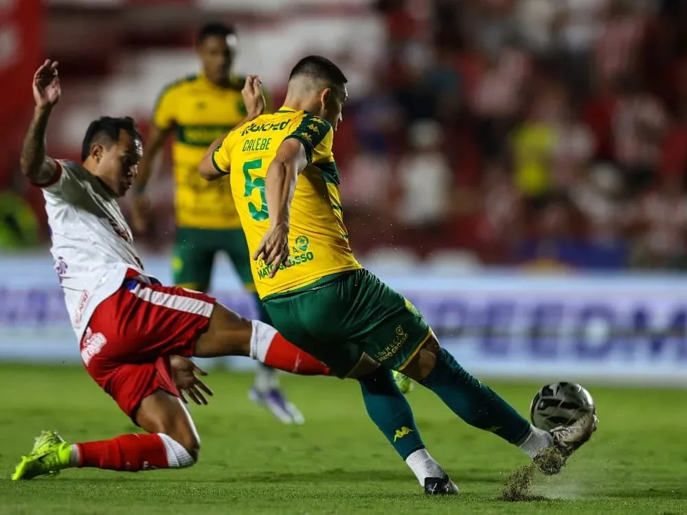 Cuiabá busca reação na reta final para tentar vaga na Série A em MT