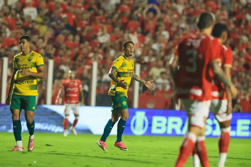 Cuiabá empata com Vila Nova e se afasta do G6 na Série B