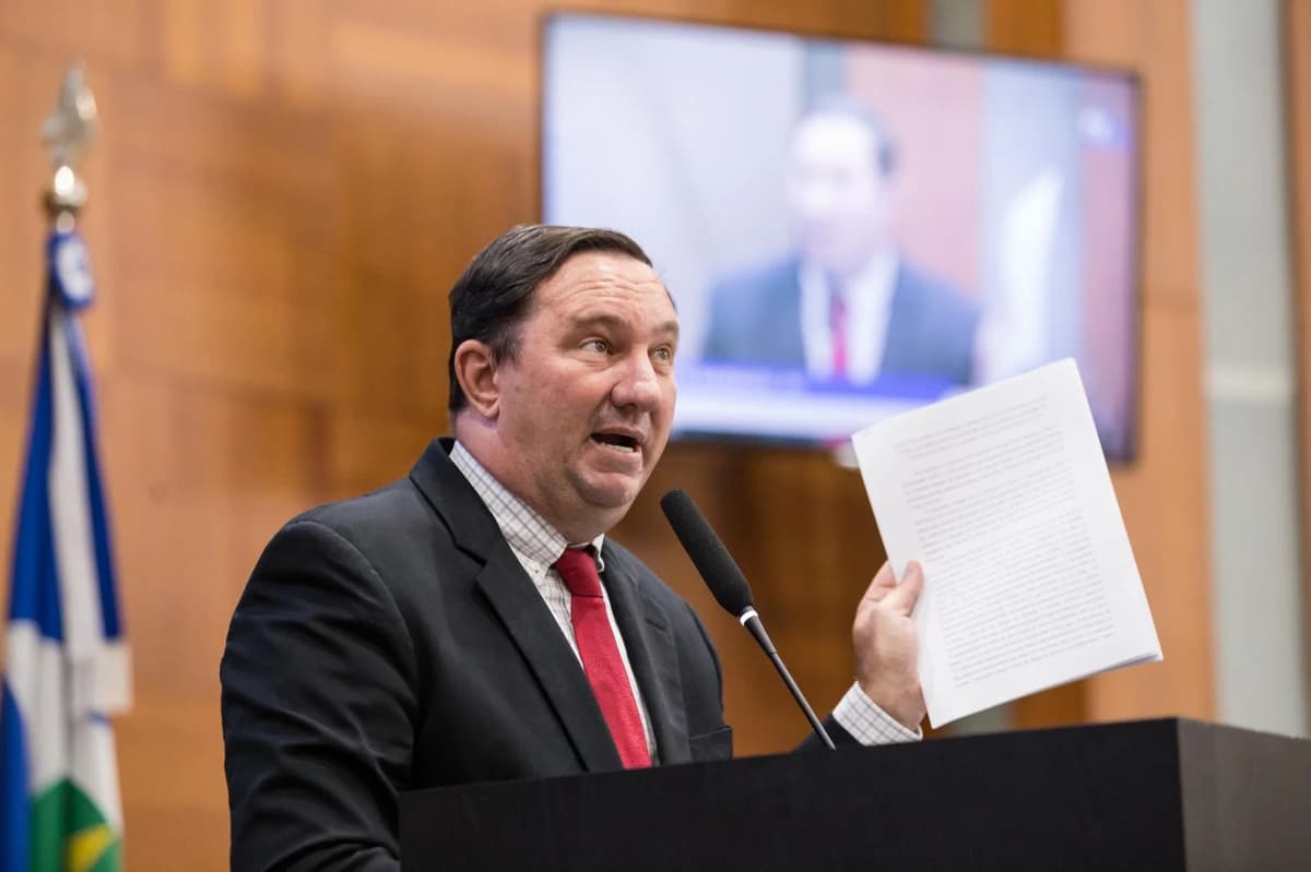 Deputado cobra nomes e valores de cartões consignados em MT