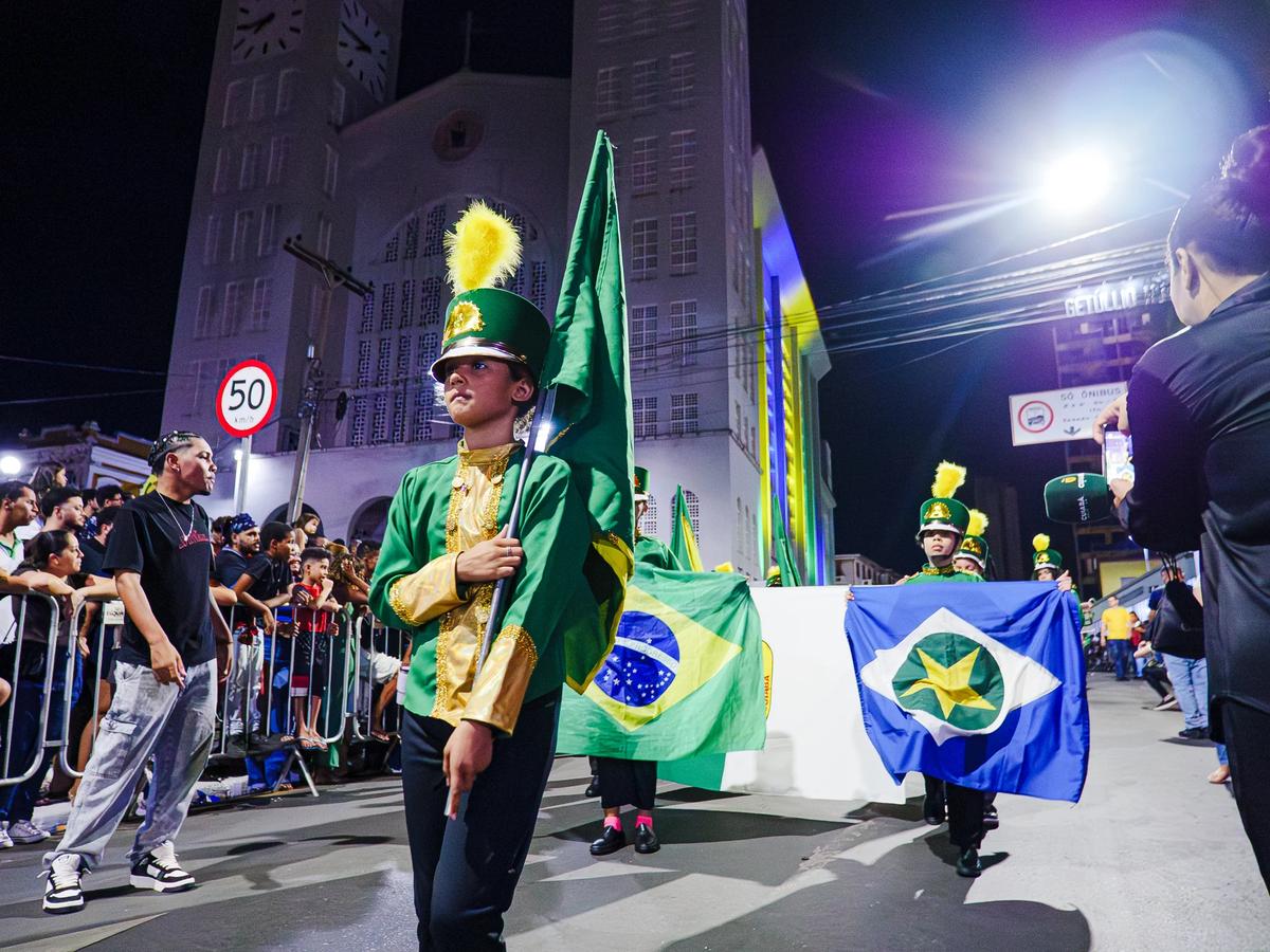 Desfile de 7 de Setembro reúne 20 mil pessoas em Cuiabá