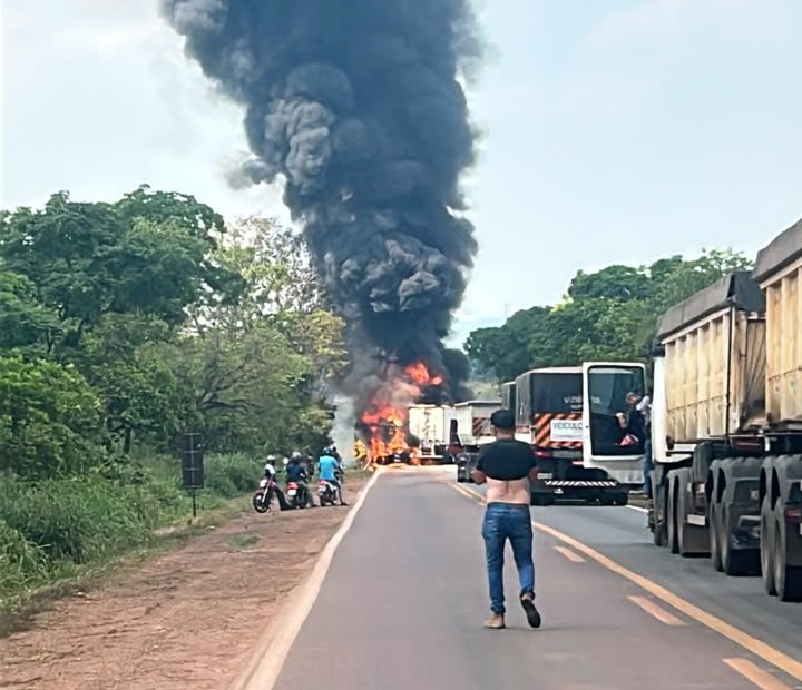 Dois motoristas morrem carbonizados após colisão na BR-364 em MT