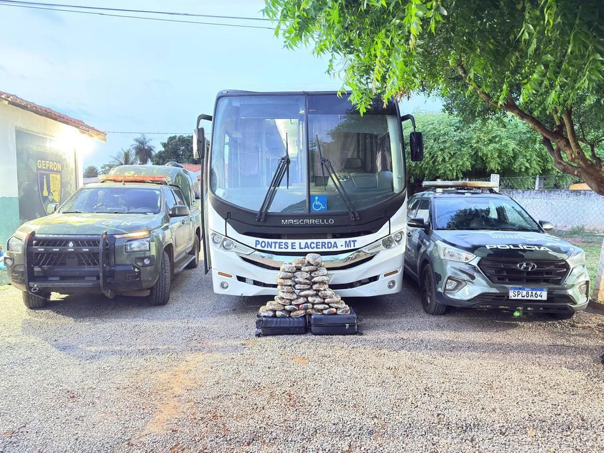 Drogas são apreendidas em ônibus de prefeitura em Cáceres