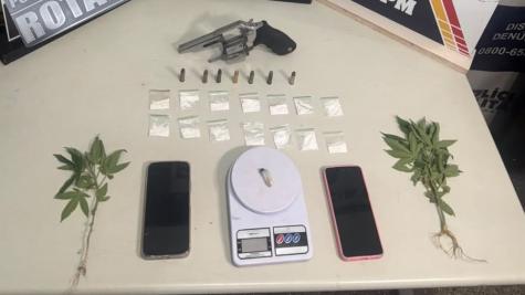 Duas mulheres são presas com drogas e arma em Cáceres, MT