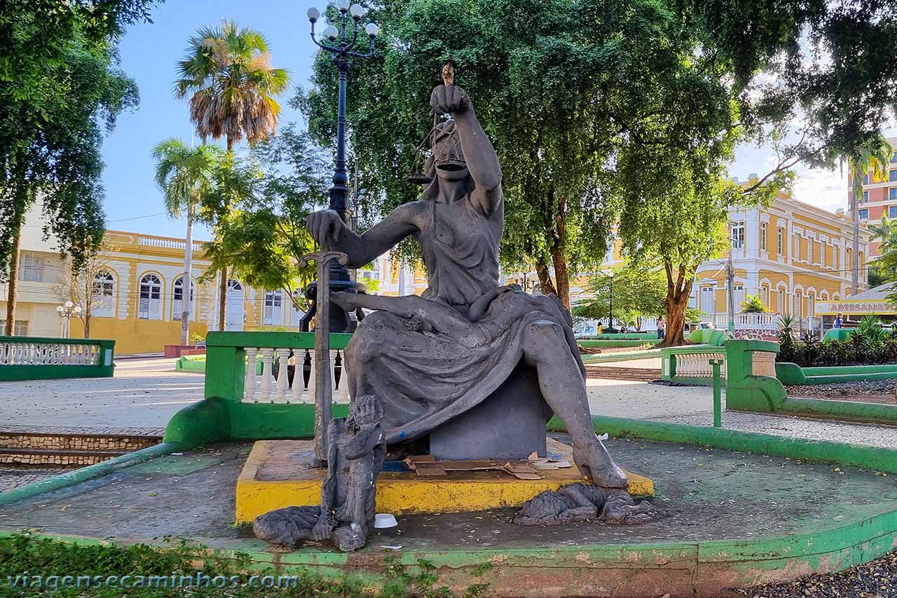 Feriado de Nossa Senhora Aparecida altera rotina em Cuiabá, MT