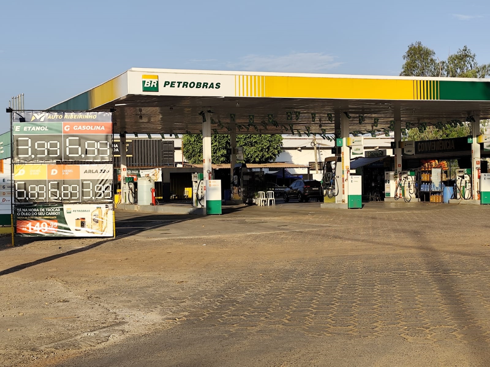Gasolina mais cara e etanol mais barato do Centro-Oeste em MT