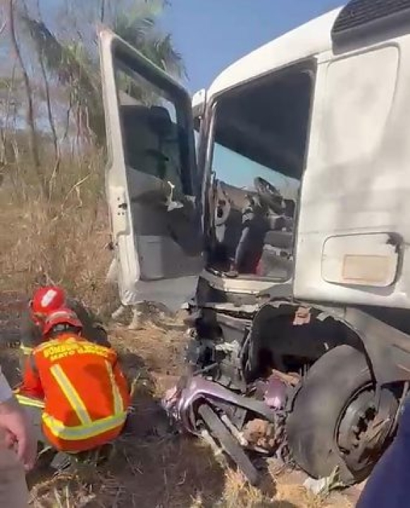 Grave acidente na BR-174 deixa motociclista ferido em Cáceres
