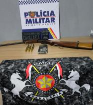 Homem bêbado é detido com arma após tiros em sítio em MT