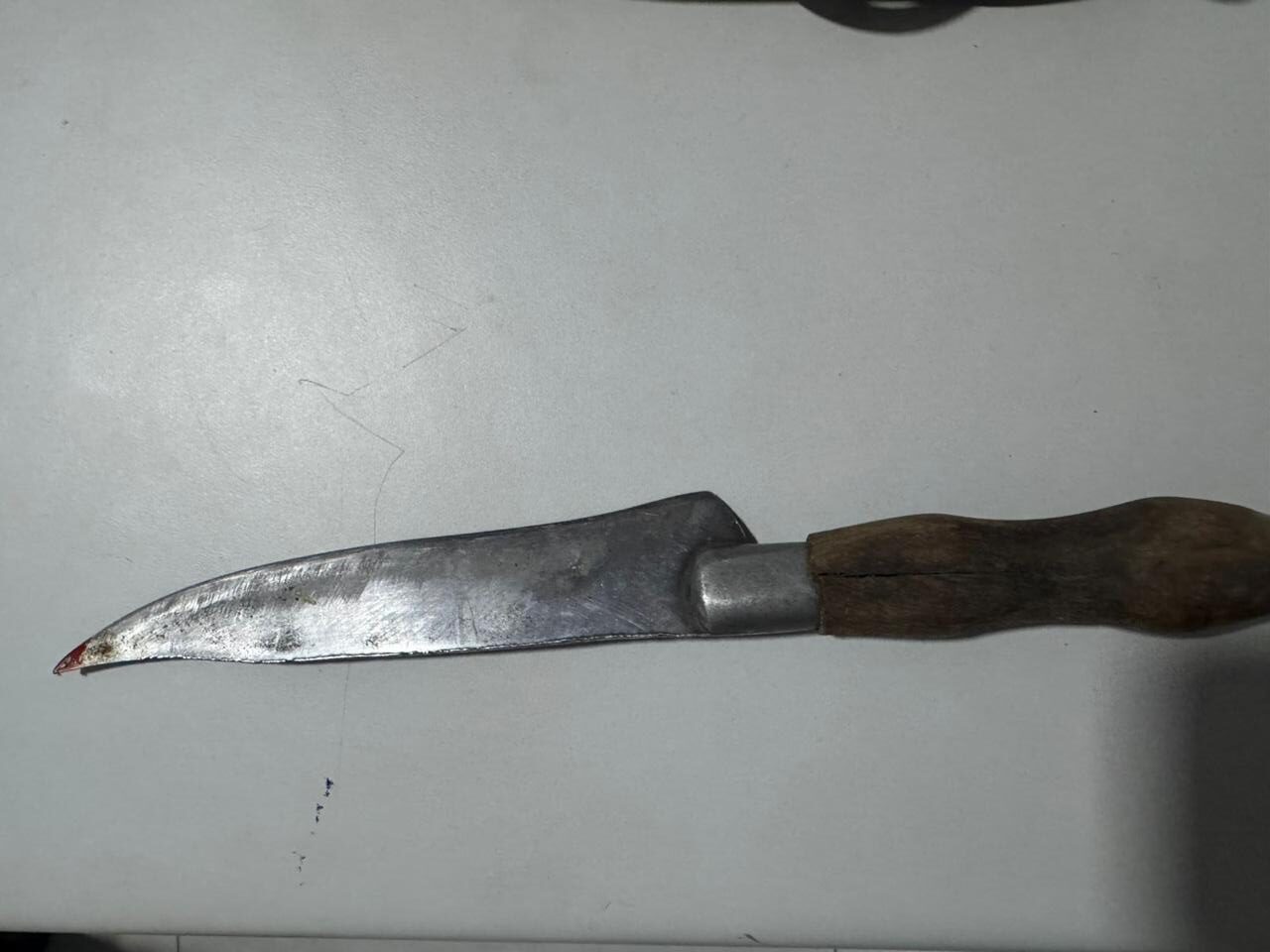 Homem é detido em Pontal do Araguaia após ameaçar a mãe com faca