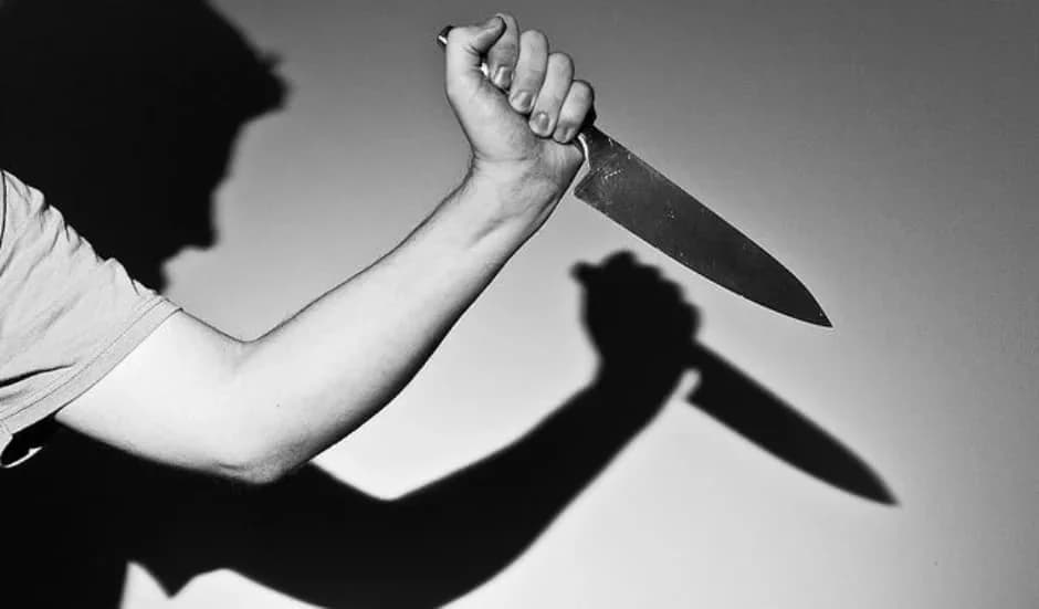 Homem é esfaqueado por ex de amiga em frente a bar em Sorriso