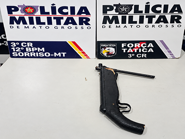 Homem é preso com espingarda adaptada para calibre 22 em Sorriso