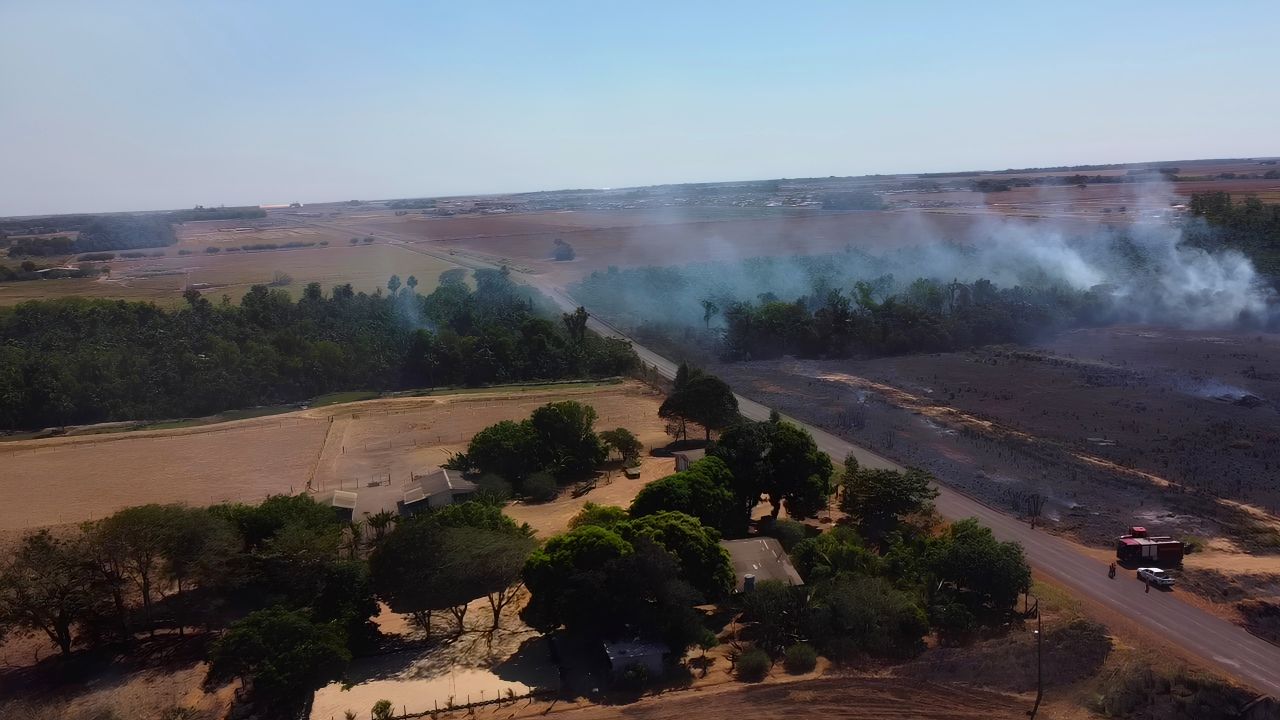 Incêndio atinge fazendas e ameaça loteamento em Querência (MT)