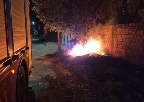 Incêndio em entulho ameaça casa em Alta Floresta