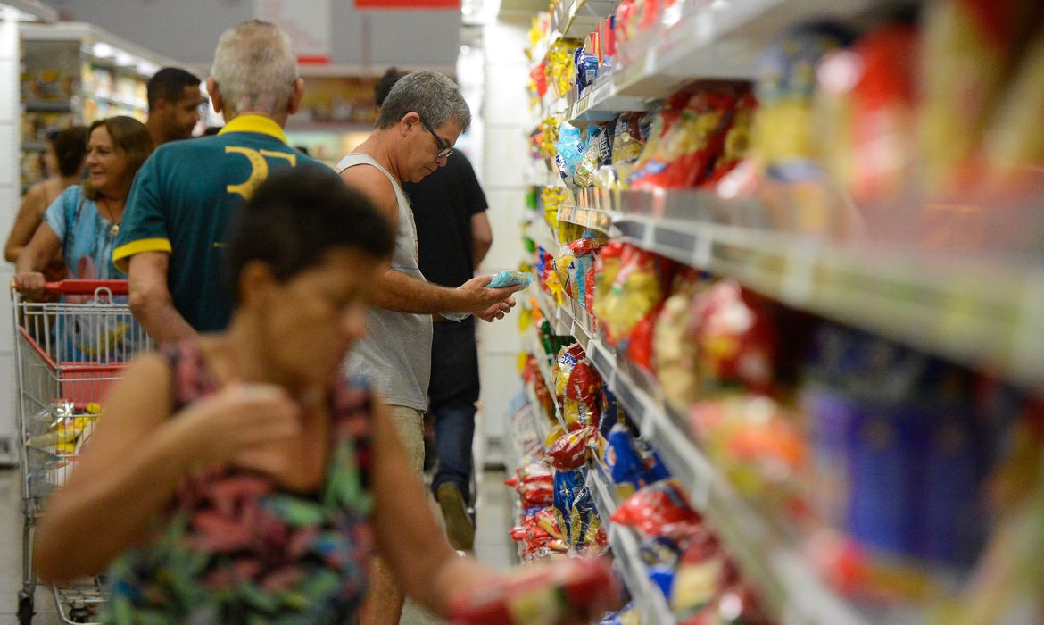 Inflação aperta bolso dos brasileiros e reduz poder de compra em maio de 2026