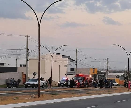 Irmãos são atropelados por carro após saída escolar em MT