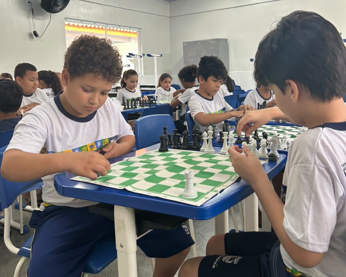 Jogos de xadrez estudantil reúnem crianças em Rondonópolis