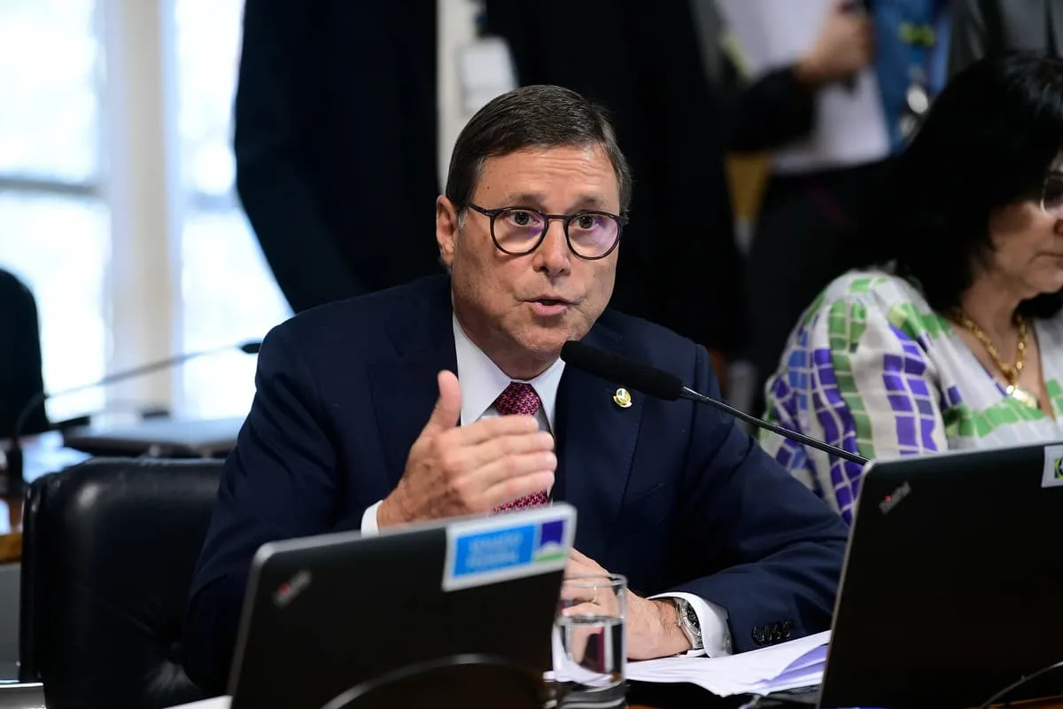 Mauro Carvalho nega acordo da Oi e operação em Mato Grosso