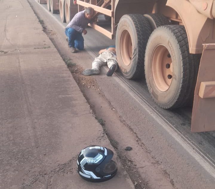 Motociclista ferido em batida com carreta na BR-364 em MT