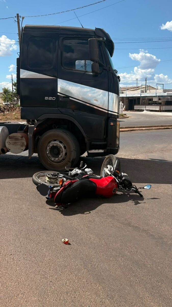 Motociclista fica ferido após batida com caminhão em Querência