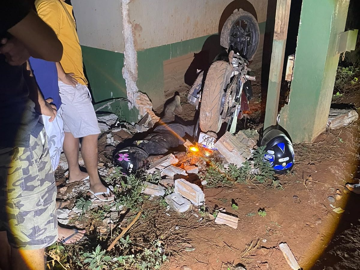 Motociclista morre e adolescente se fere após colisão em MT