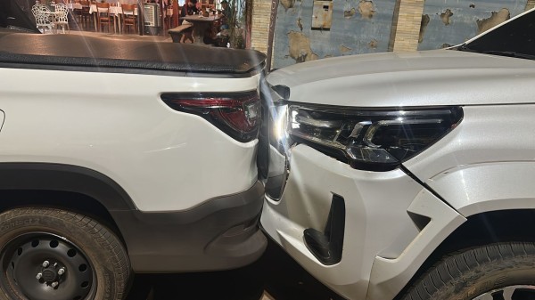 Motorista foge após batida em série na Avenida do Colonizador