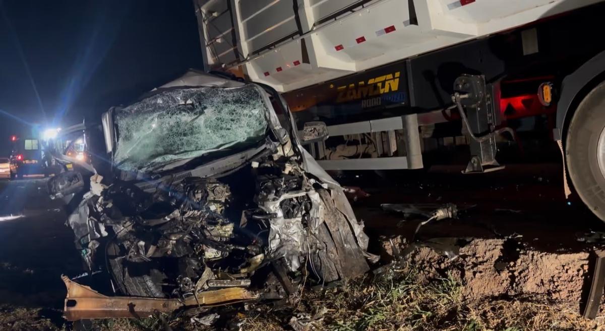Motorista morre em batida frontal com carreta na BR-070 em MT