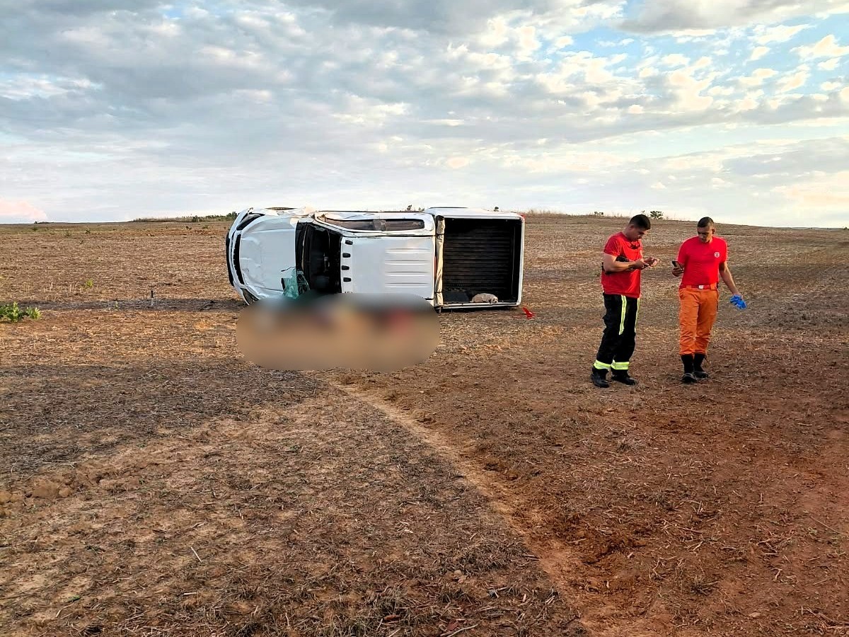 Mulher é salva após caminhonete capotar em Planalto da Serra MT
