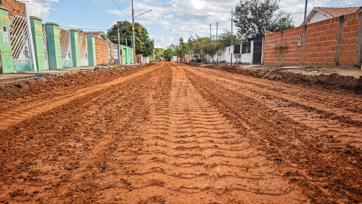 Obras de rebaixamento de ruas solucionam alagamentos em Cáceres