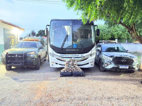 Ônibus oficial transportava drogas na BR-070 em Cáceres, MT