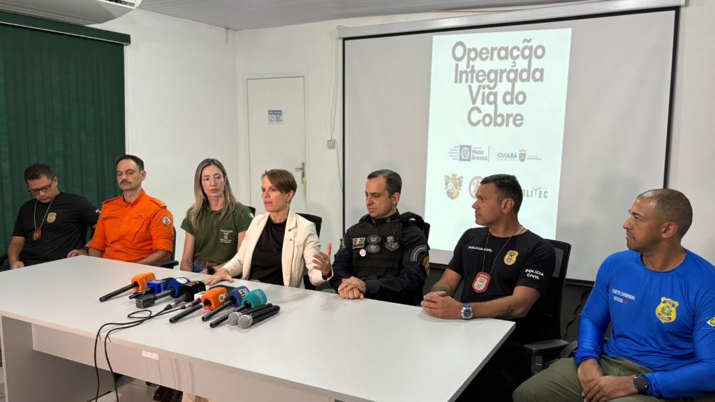 Operação policial fecha sucatões irregulares em Cuiabá