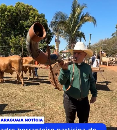 Padre berranteiro abençoa carreiros em cavalgada em Mato Grosso