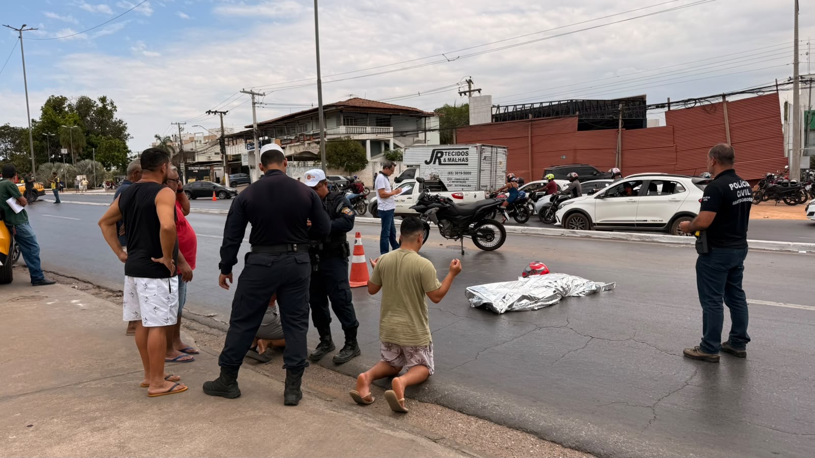 Pedestre morre atropelado por moto na Av. Fernando Corrêa em Cuiabá - MT