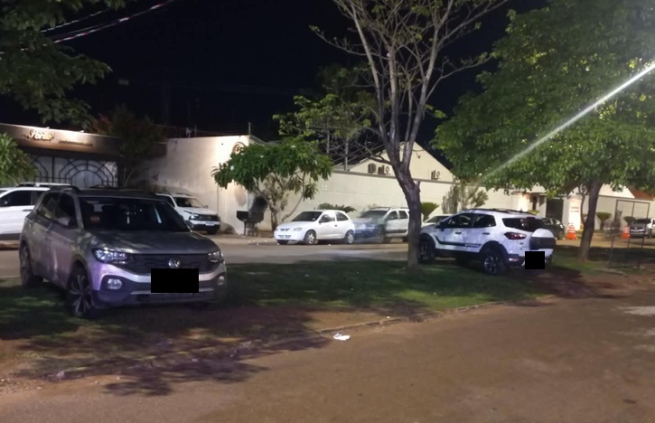 Polícia Militar remove carros irregulares em Rondonópolis