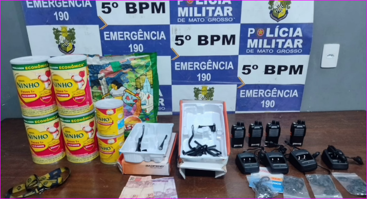 Polícia recupera itens furtados e prende trio
