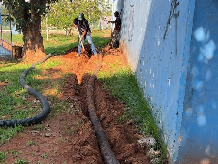 Praça sofre sexto furto de fios e fica no escuro em Rondonópolis