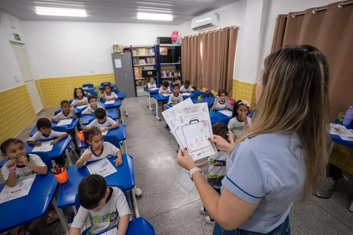 Processo seletivo para professores em Rondonópolis MT paga até R$ 4,7 mil