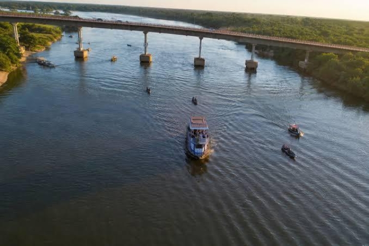 Procissão fluvial no Rio Paraguai marca abertura da festa em Cáceres