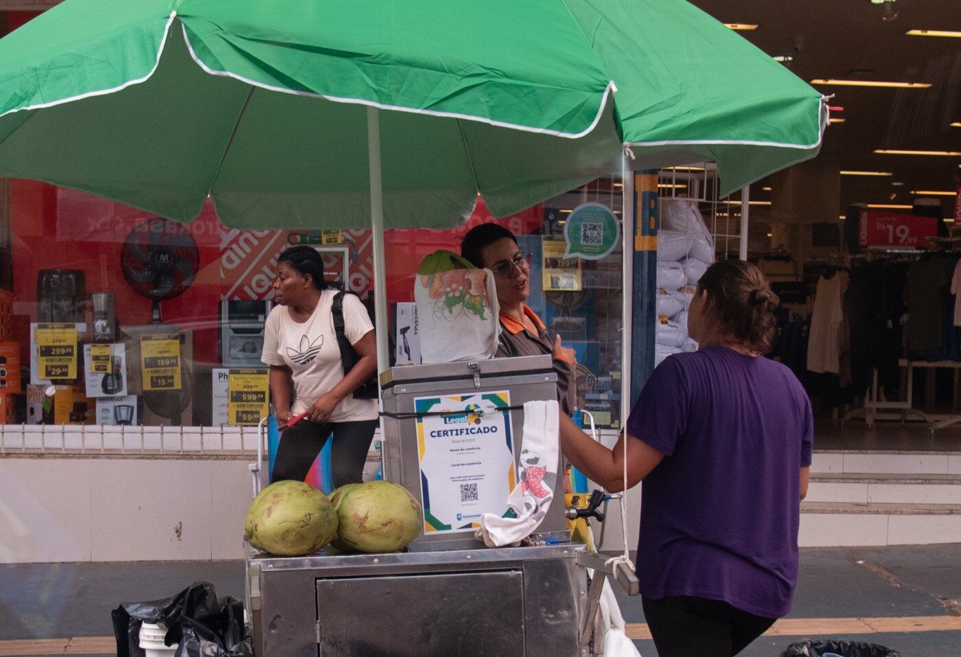 Programa municipal regulariza 330 ambulantes em Rondonópolis